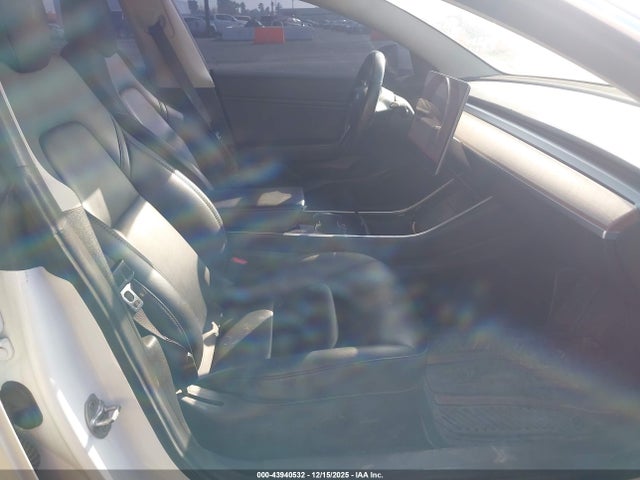 2018 TESLA MODEL 3 5YJ3E1EB5JF067677 Photo 4