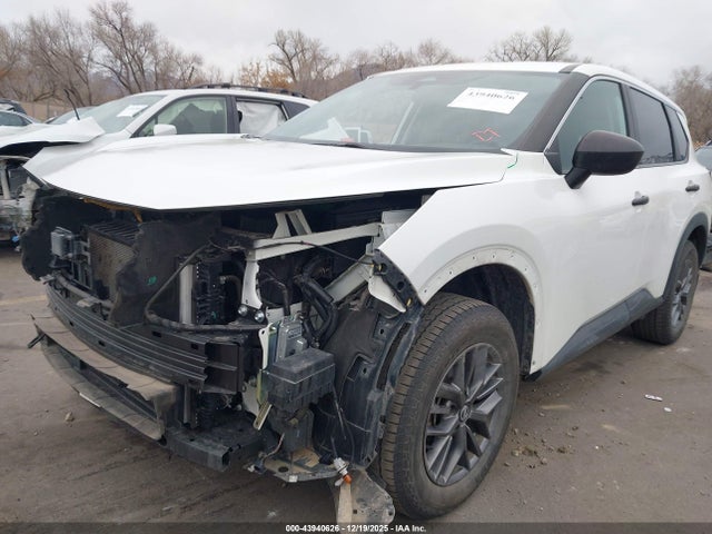 5N1AT3AB9MC824172 Nissan Rogue S Intelligent Awd