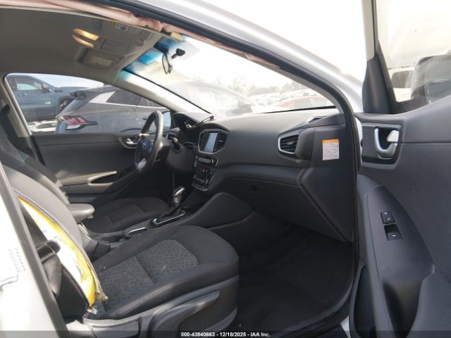 2017 HYUNDAI IONIQ HYBRID KMHC75LC2HU040298 Photo 4