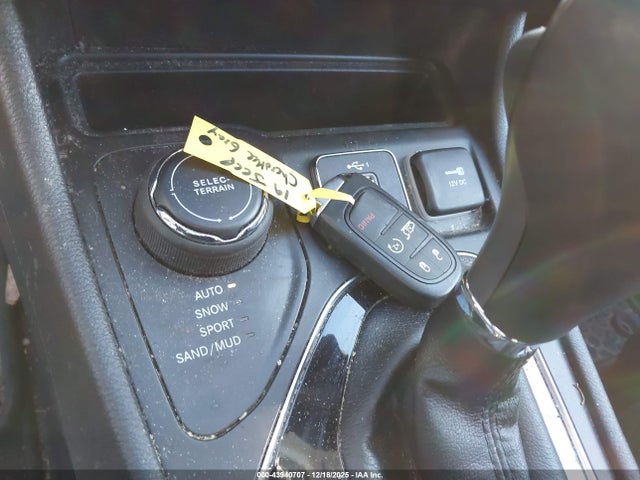 Продажа на аукционе авто 2019 Jeep Cherokee Limited 4x4, vin: 1C4PJMDX4KD441412, номер лота: 43940707