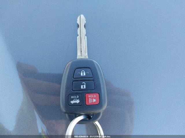 Продажа на аукционе авто 2018 Toyota Corolla Le, vin: 2T1BURHEXJC105069, номер лота: 43940819