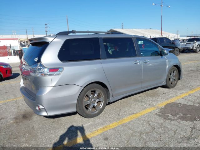 2018 TOYOTA SIENNA 5TDXZ3DC1JS945788 Photo 3