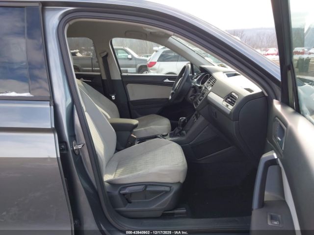 2019 VOLKSWAGEN TIGUAN 3VV0B7AX2KM017818 Photo 4