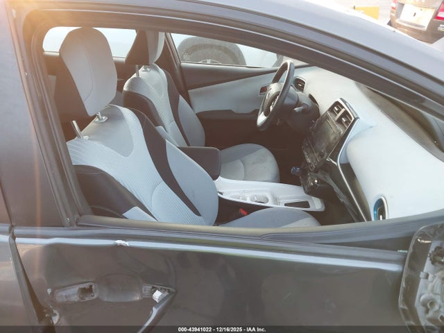 JTDKARFU0J3551646 Toyota Prius Three
