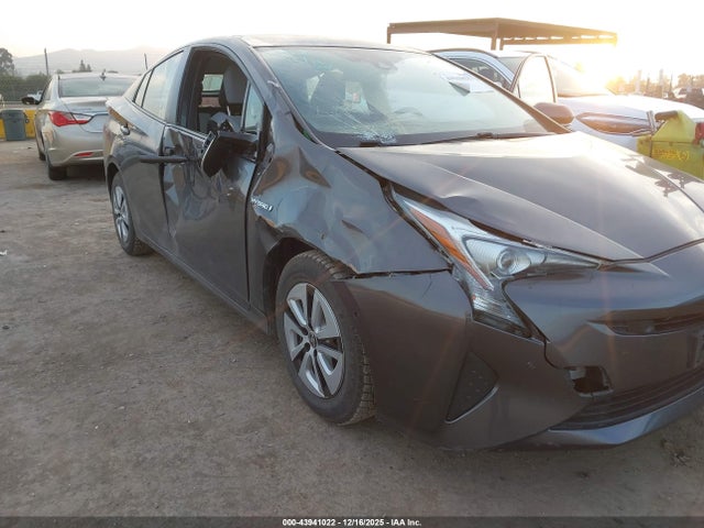 JTDKARFU0J3551646 Toyota Prius Three