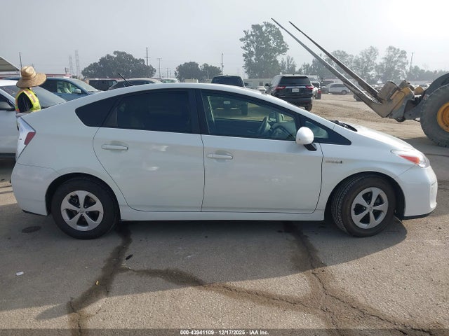 Toyota Prius Two 2015 JTDKN3DU5F0454357 Image 13