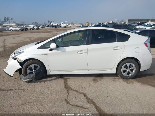 Toyota Prius Two 2015 JTDKN3DU5F0454357 Image 14