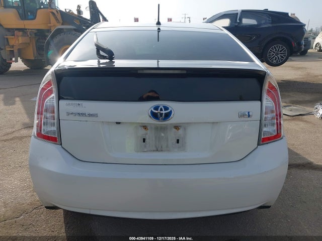 Toyota Prius Two 2015 JTDKN3DU5F0454357 Image 16