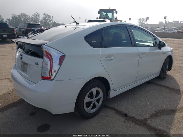 Toyota Prius Two 2015 JTDKN3DU5F0454357 Image 4