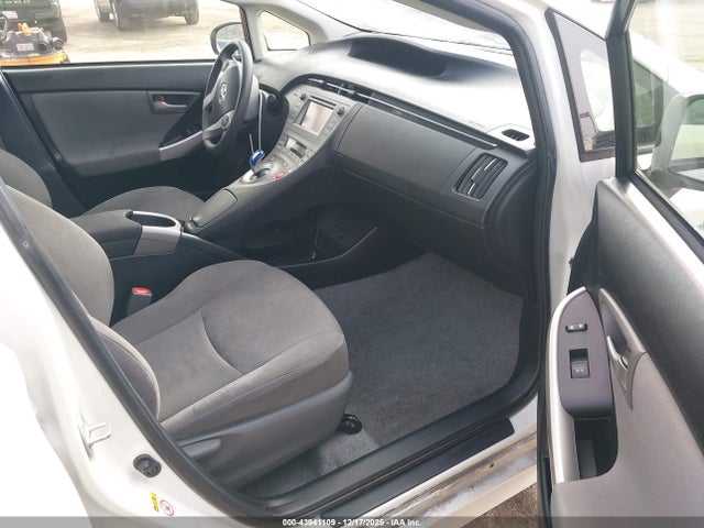 Toyota Prius Two 2015 JTDKN3DU5F0454357 Image 5