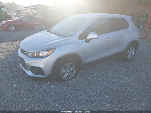 3GNCJKSB0KL295649 Chevrolet TRAX LS