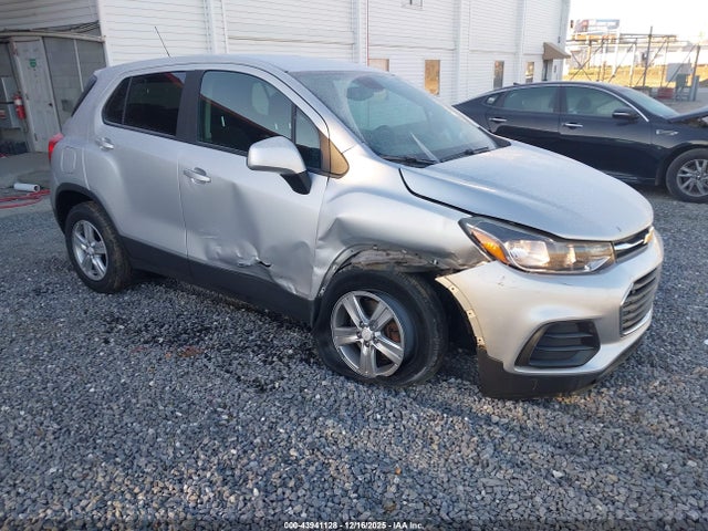 3GNCJKSB0KL295649 Chevrolet TRAX LS