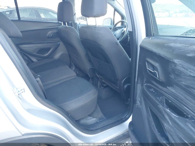 3GNCJKSB0KL295649 Chevrolet TRAX LS