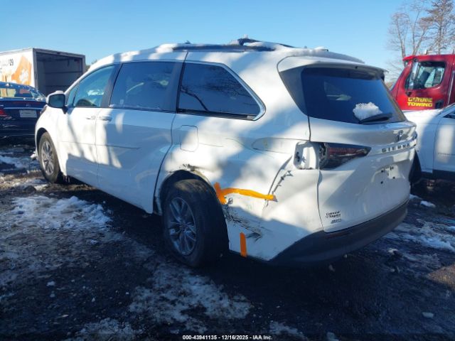 2024 TOYOTA SIENNA 5TDBSKFC9RS120583 Photo 2