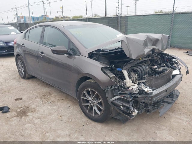 KIA FORTE LX 2017 3KPFK4A76HE012664 головне зображення