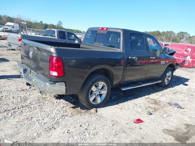2017 RAM 1500 3C6RR6LT0HG584422 Photo 3
