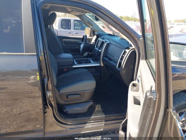 2017 RAM 1500 3C6RR6LT0HG584422 Photo 4