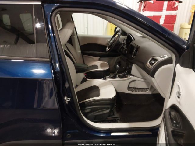 2018 JEEP COMPASS 3C4NJDBB9JT423298 Photo 4