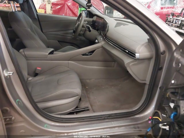 KMHLS4AG9PU405587 Hyundai ELANTRA SEL
