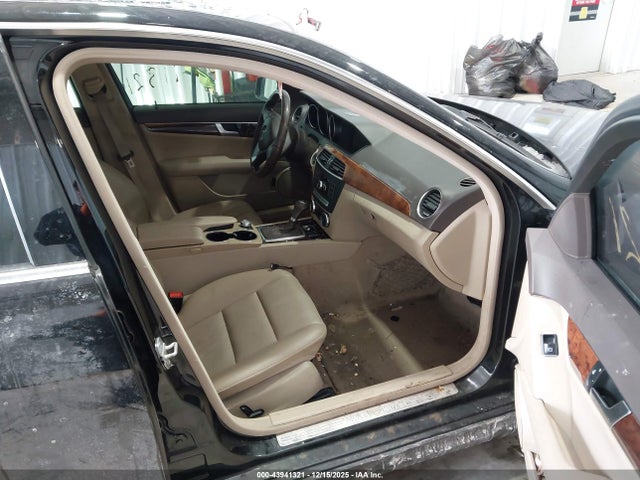 2012 Mercedes-benz C 300 Sport 4matic მანქანა იყიდება აუქციონზე, vin: WDDGF8BB6CF873463, აუქციონის ნომერი: 43941321