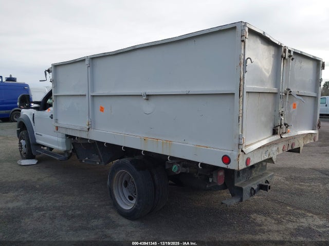Ford F-550 Chassis Xl 2017 1FDUF5GT1HEE29462 Image 3