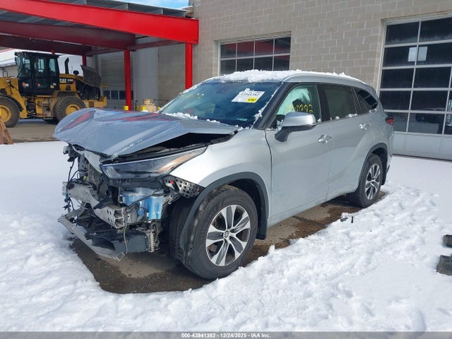5TDGZRBH4NS564587 Toyota Highlander Xle