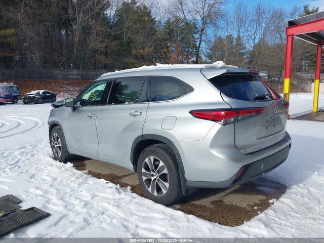 5TDGZRBH4NS564587 Toyota Highlander Xle