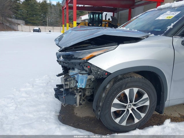 5TDGZRBH4NS564587 Toyota Highlander Xle