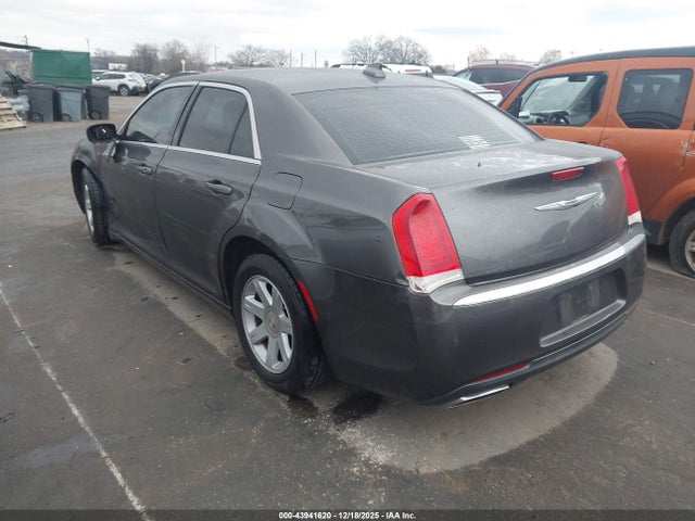 Продаж на аукціоні авто 2015 Chrysler 300 Limited, vin: 2C3CCAAG5FH818175, номер лоту: 43941620