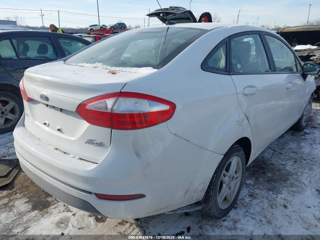 43941676 :رقم المزاد ، 3FADP4BJ9JM127960 vin ، 2018 Ford Fiesta Se مزاد بيع