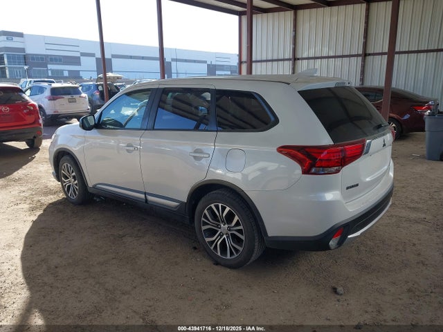 2017 MITSUBISHI OUTLANDER JA4AD2A30HZ041730 Photo 2
