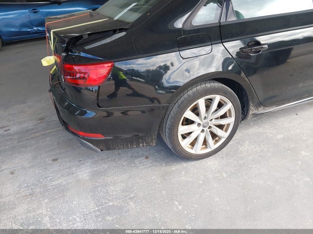 2017 AUDI A4 WAUKMAF49HN051067 Photo 5