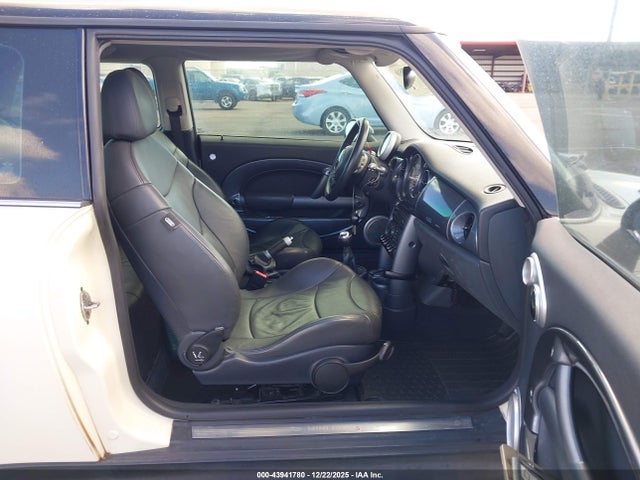 2004 MINI COOPER S WMWRE33404TD76145 Photo 4