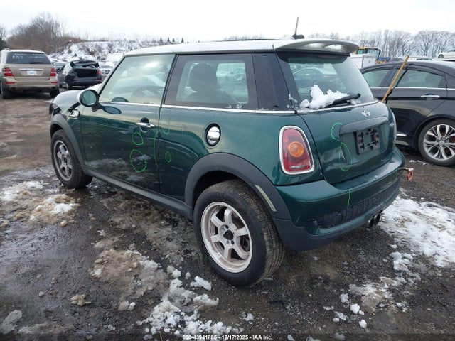 2007 MINI COOPER S WMWMF73507TL91706 Photo 2