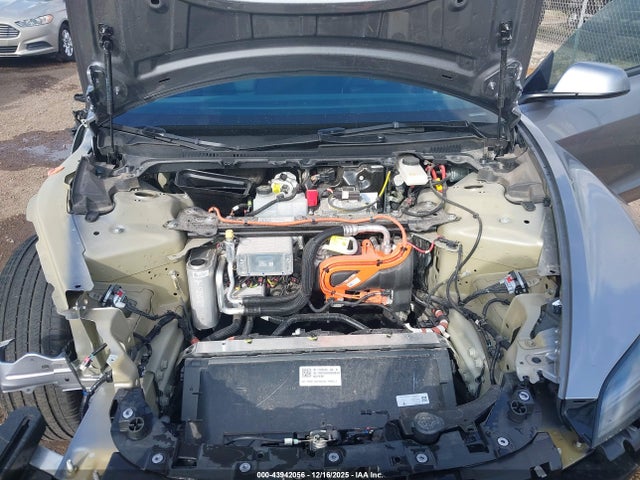 2025 TESLA MODEL 3 5YJ3E1EAXSF888461 Photo 9