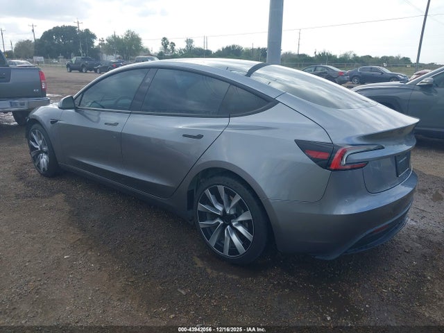 2025 TESLA MODEL 3 5YJ3E1EAXSF888461 Photo 2