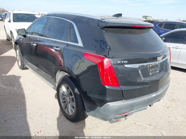 2017 CADILLAC XT5 1GYKNBRS7HZ318970 Photo 2