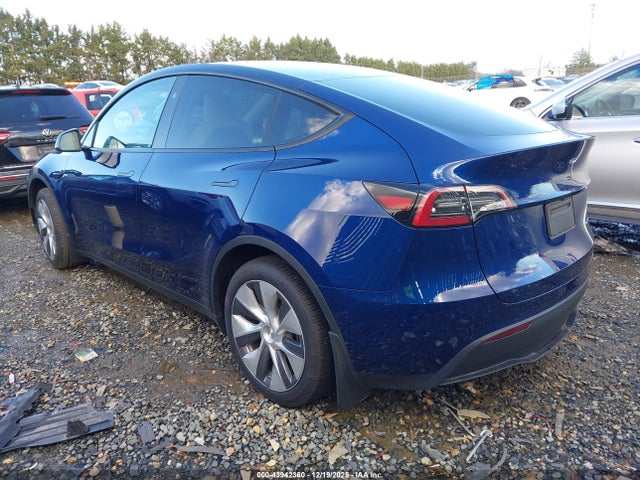 2023 TESLA MODEL Y 7SAYGDEE8PA206351 Photo 2