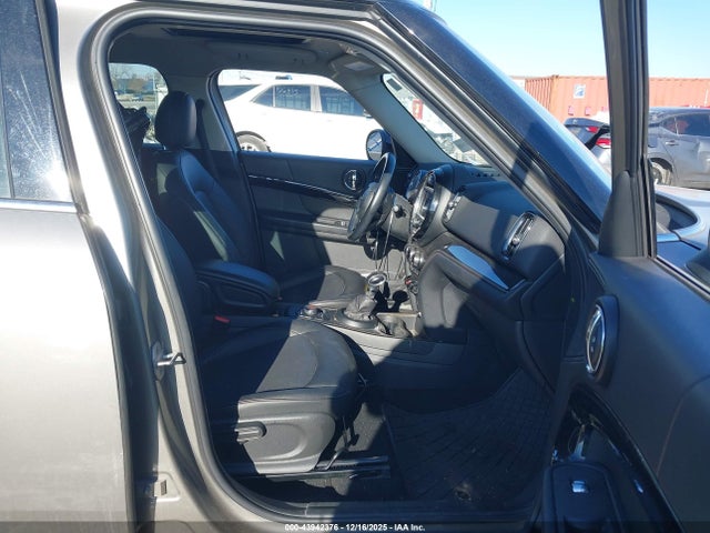 2019 MINI COUNTRYMAN WMZYS7C57K3F46618 Photo 4