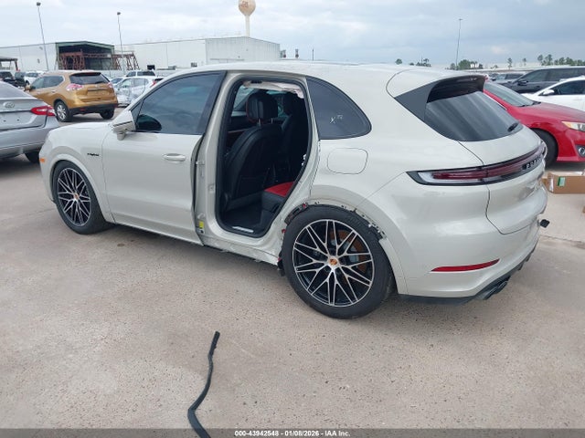 2025 PORSCHE CAYENNE E-HYBRID WP1AE2AY8SDA16138 Photo 2
