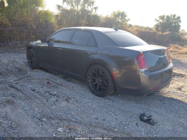 2019 CHRYSLER 300 2C3CCABG3KH537842 Photo 2