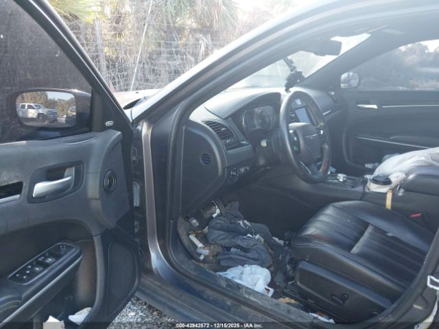 2019 CHRYSLER 300 2C3CCABG3KH537842 Photo 4