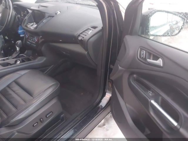 1FMCU9J94JUD55598 Ford Escape Titanium