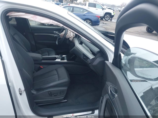 2023 AUDI E-TRON SPORTBACK WA12AAGE9PB016879 Photo 4