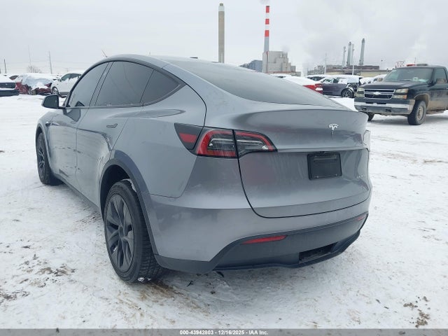 2025 TESLA MODEL Y 7SAYGDEE5SF293718 Photo 2