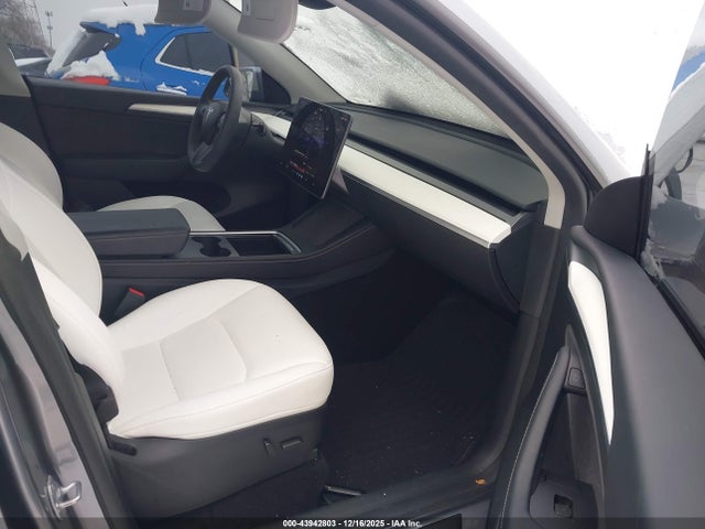 2025 TESLA MODEL Y 7SAYGDEE5SF293718 Photo 4