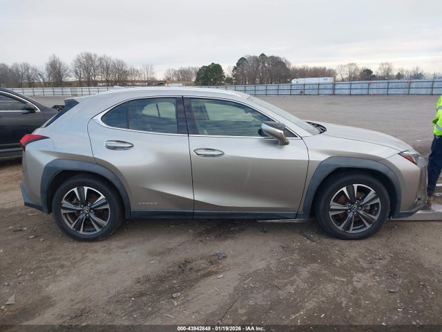 Продажа на аукционе авто 2020 Lexus Ux 250h, vin: JTHX9JBH7L2033971, номер лота: 43942848