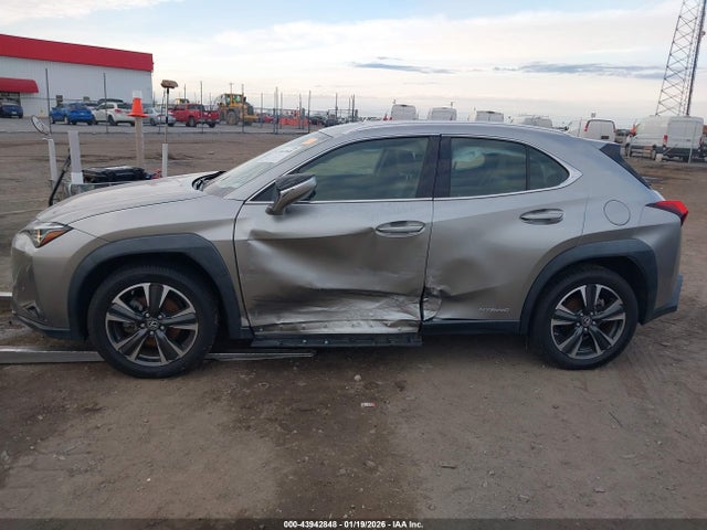 Продажа на аукционе авто 2020 Lexus Ux 250h, vin: JTHX9JBH7L2033971, номер лота: 43942848