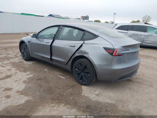 2025 TESLA MODEL 3 5YJ3E1EB3SF898502 Photo 2