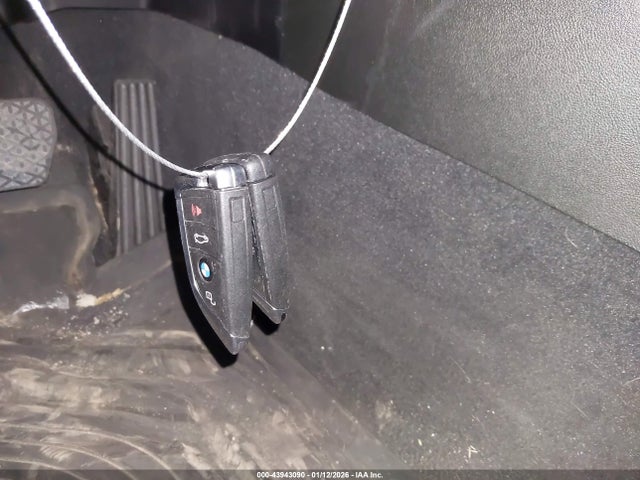 43943090 :رقم المزاد ، 3MW89FF04P8D73350 vin ، 2023 Bmw 330i Xdrive مزاد بيع